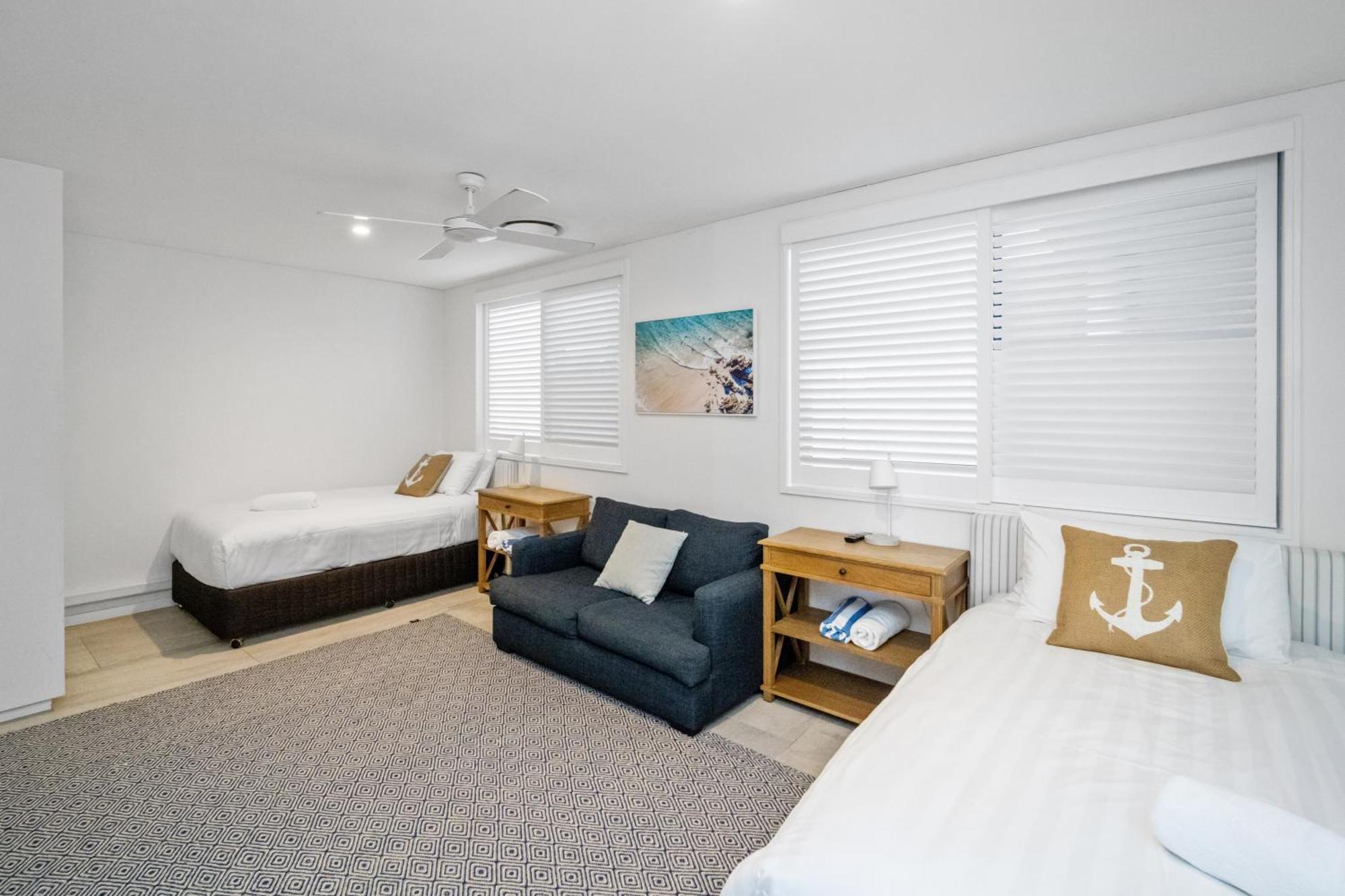 Bay Royal Apartments ไบรอนเบย์ ภายนอก รูปภาพ