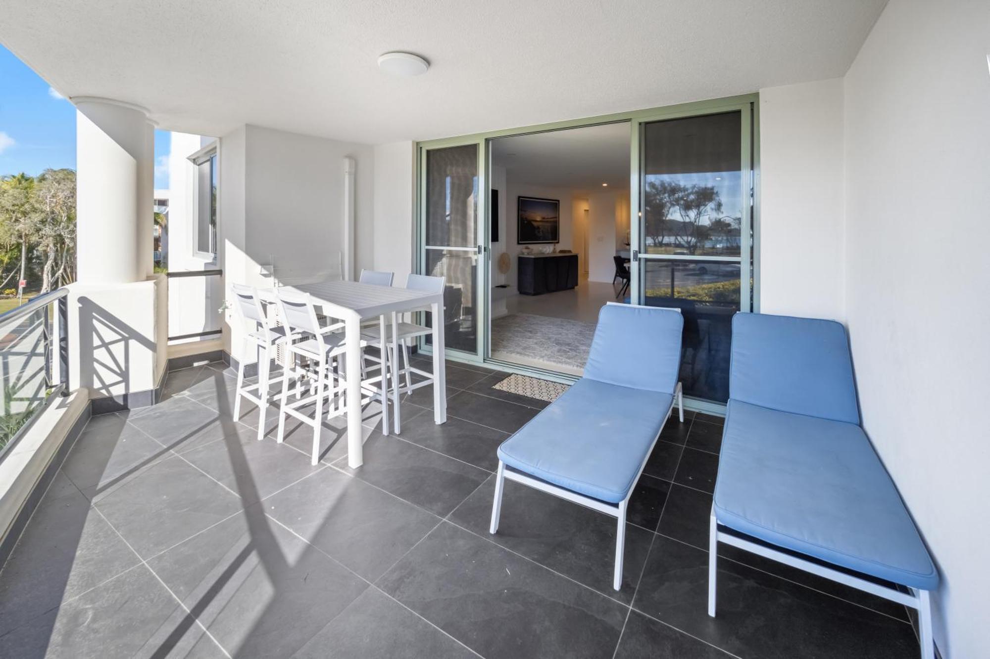 Bay Royal Apartments ไบรอนเบย์ ภายนอก รูปภาพ